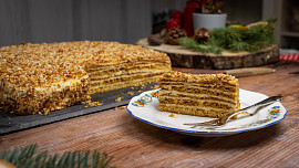 Snadnější varianta výborného medovníku na velký plech
