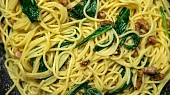 Špagety s medvědím česnekem na způsob carbonara