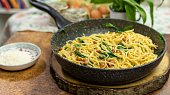 Špagety s medvědím česnekem na způsob carbonara