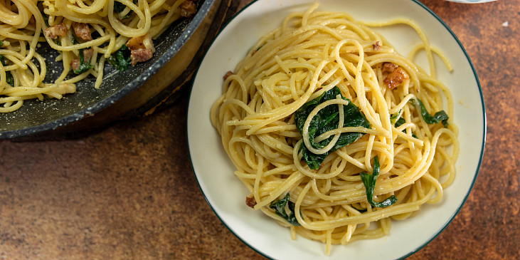 Špagety s medvědím česnekem na způsob carbonara