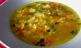 Jednoduchá zeleninová polévka s krupičkou pro začátečníky