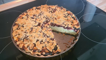 Rybízový koláč s tvarohem a drobenkou