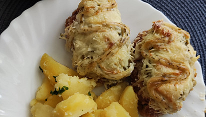 Zapečené placičky z mletého masa s bramborami