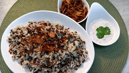 Mujaddara (Mudžadara) čočka beluga s rýží basmati