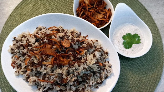 Mujaddara (Mudžadara) čočka beluga s rýží basmati