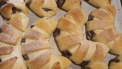Pruhované rohlíčky s tvarohem, Mám taky makové,  ještě horké,  budou ke snídani ?