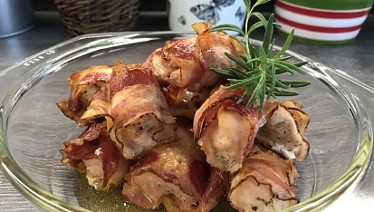 Rychlé pohoštění – Kuřecí kousky zapečené ve slanině