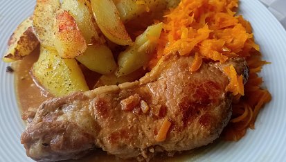 Vepřová pečeně plněná bylinkami
