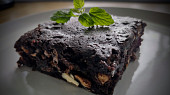 Brownie, Jen jsem přidal vlašské ořechy a nasekanou čokoládu.)