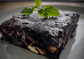 Brownie (Jen jsem přidal vlašské ořechy a nasekanou čokoládu.))