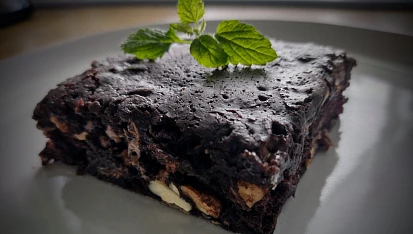 Brownie, Jen jsem přidal vlašské ořechy a nasekanou čokoládu.)