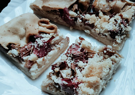 Rebarborový koláč s jemným krémem