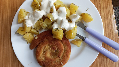 Vinná klobása v trojobalu