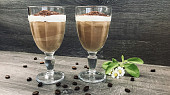 Kávový krém s čokoládou a kysanou smetanou