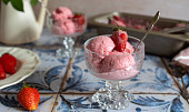 Jahodovo - tvarohová zmrzlina bez zmrzlinového strojku