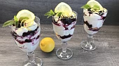Citronový krém z mascarpone s borůvkami a  s piškoty