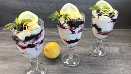 Citronový krém z mascarpone s borůvkami a  s piškoty