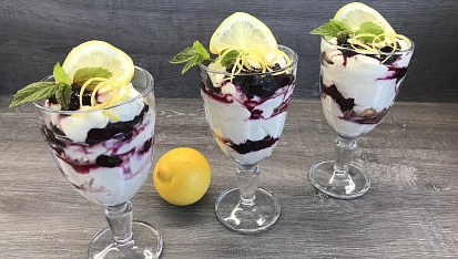 Citronový krém z mascarpone s borůvkami a  s piškoty