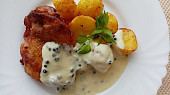 Kuřecí steaky s opečenými brambory z horkovzdušné fritézy se smetanovým přelivem