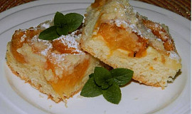 Meruňkový koláč na plech