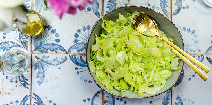 Lehký salát z ledového salátu