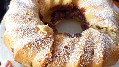 Bábovka s Nutelou, Vytáhla jsem ji po 50 minutách, vyklopila a pak musela nechat rychle dopéct. Ale přesto měla velký úspěch.