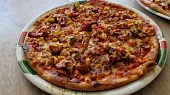 Pizza z domácí pekárny, S chorizem a feferony