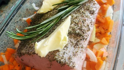Vepřová pečeně na mrkvi s cibulí, Vepřová pečeně na mrkví s cibulí