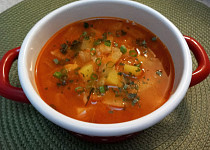 Celerová polévka s mrkví a paprikou