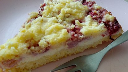 Drobenkový koláč s tvarohem a ovocem