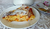 Křehký meruňkový koláč s drobenkou