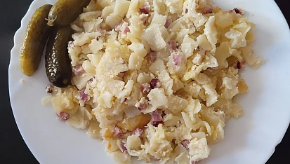 Zapečené těstoviny se šunkou, smetanou a sýrem, Místo šunky jsem přidala nakrájené uzené žebro 🤤