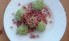 Krupicové kuličky s brokolicí