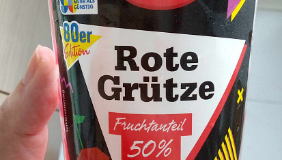 Letní dortík z červeného ovoce.