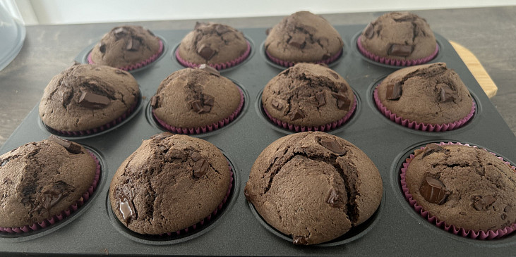 Muffiny s kousky čokolády (muffiny dělám často, recept je skvělý, jednoduchý…)