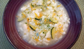 Květáková polévka s mrkví a cuketou