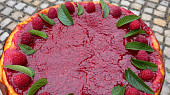 Tvarohový koláč s jahodovo-malinovým pyré