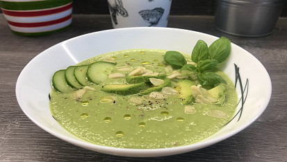 Letní, osvěžující okurkové gazpacho