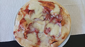 Pizza ze sušeného droždí, Šunka a mozzarella