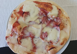 Pizza ze sušeného droždí (Šunka a mozzarella)