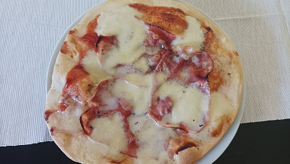 Pizza ze sušeného droždí, Šunka a mozzarella