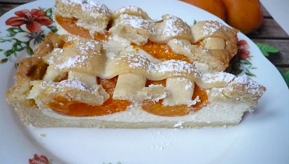Křehký koláč s tvarohem a meruňkami