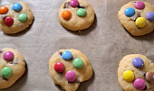 Cookies s čokoládou a lentilkami