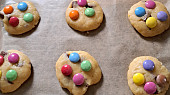 Cookies s čokoládou a lentilkami