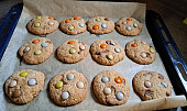 Cookies s čokoládou a lentilkami
