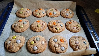 Cookies s čokoládou a lentilkami