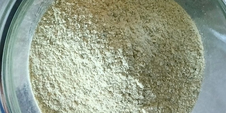 Cuketová mouka (sušená cuketa)