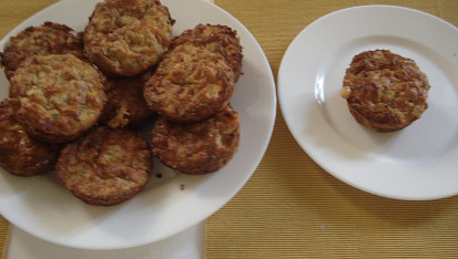 Bramborové muffiny se dvěma sýry, Manžel si dal jeden, už na snídani.