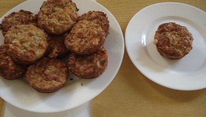 Bramborové muffiny se dvěma sýry, Manžel si dal jeden, už na snídani.