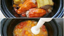 Plněné papriky v zeleninové omáčce v pomalém hrnci
